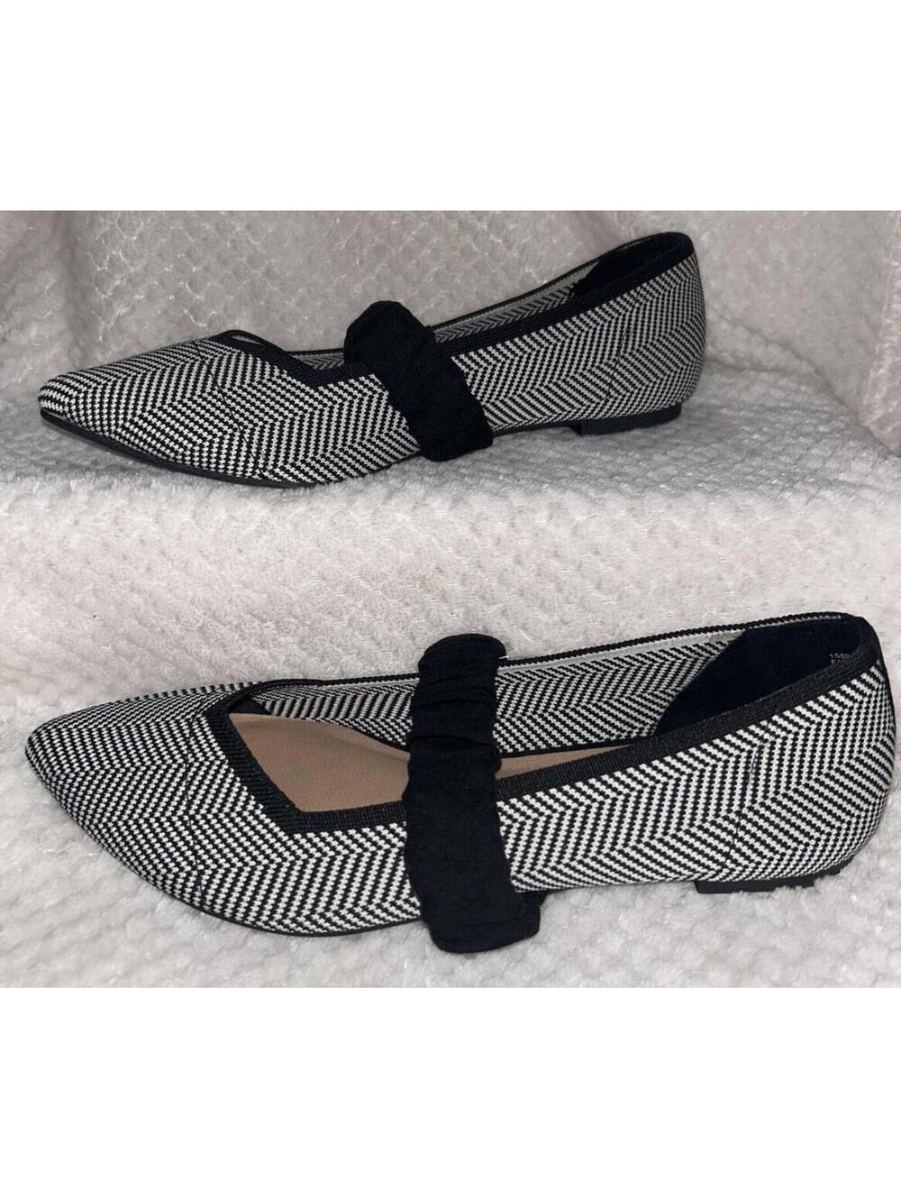 Torrid Pointed Toe Flats sz 9.5 - Picture 2 of 4
